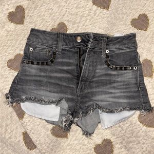 AMERICAN EAGLE/00 black studded denim shorts